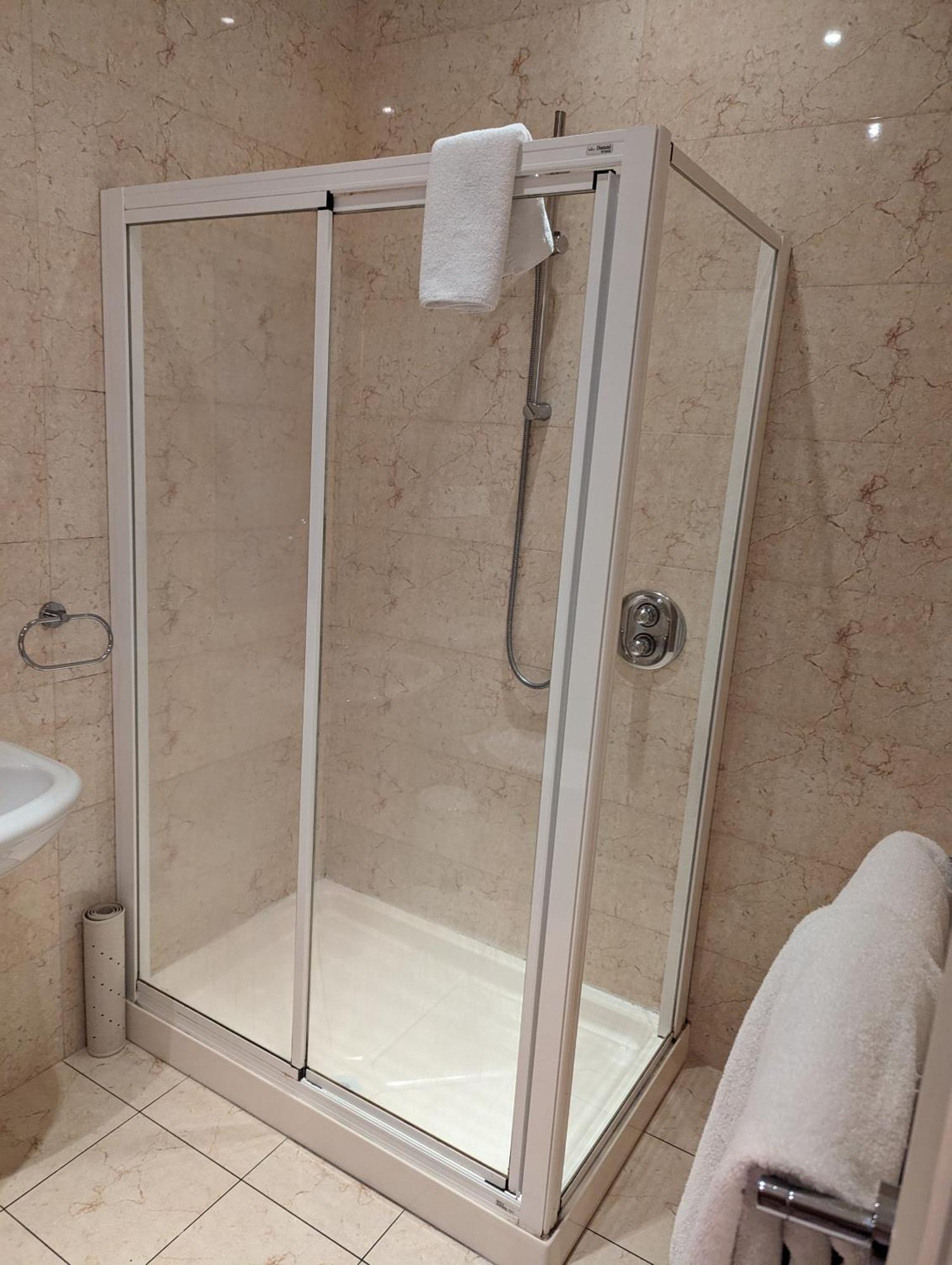 The Western Citypoint Apartments Galway Ngoại thất bức ảnh